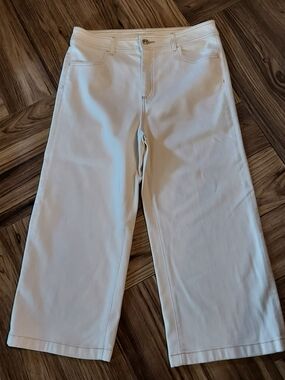 Chico's Cream Cropped Wide-Leg Stretch Denim Jeans. Chico's (2.5) Size 14